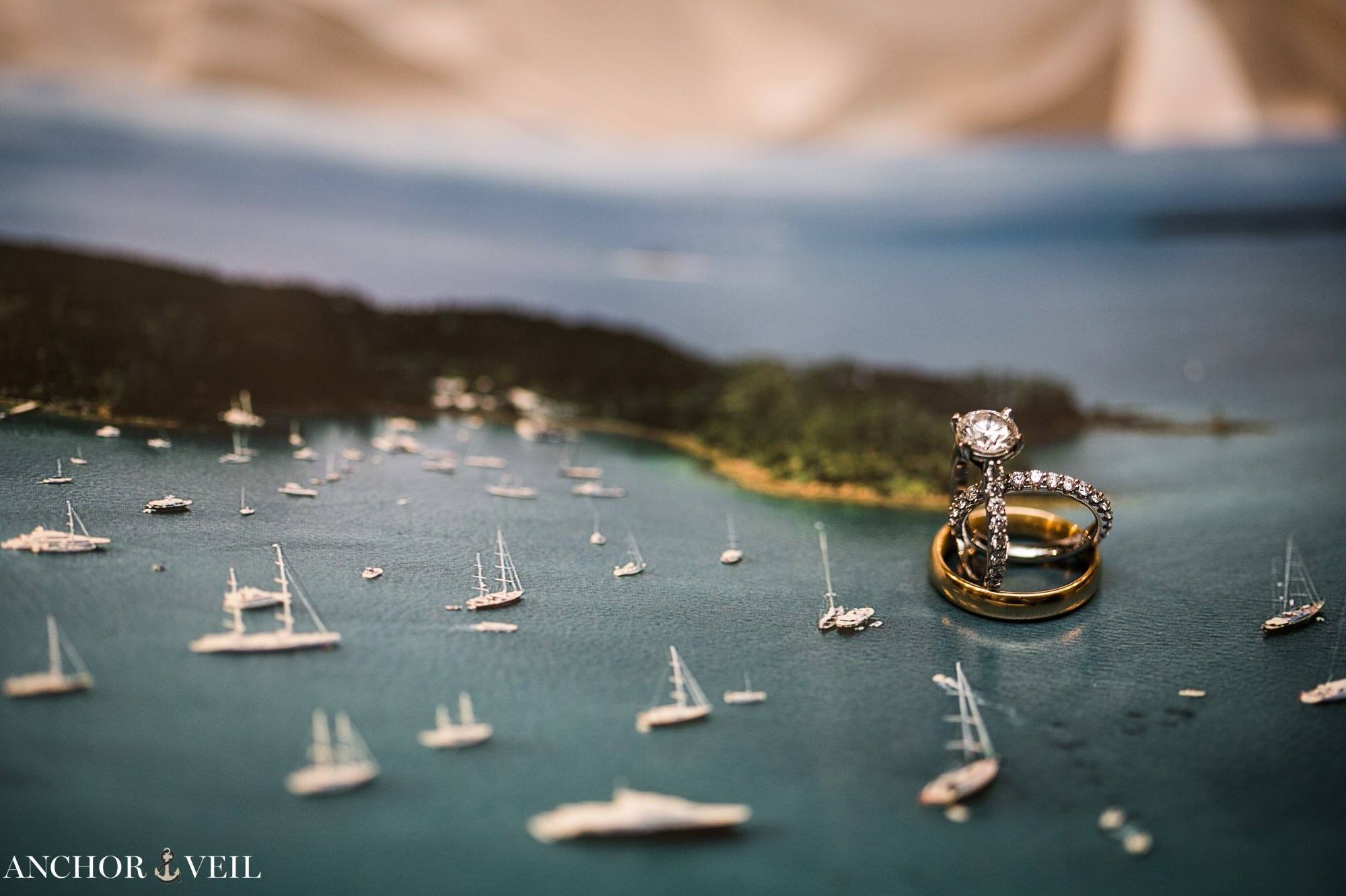 3d looking ring with sailboats