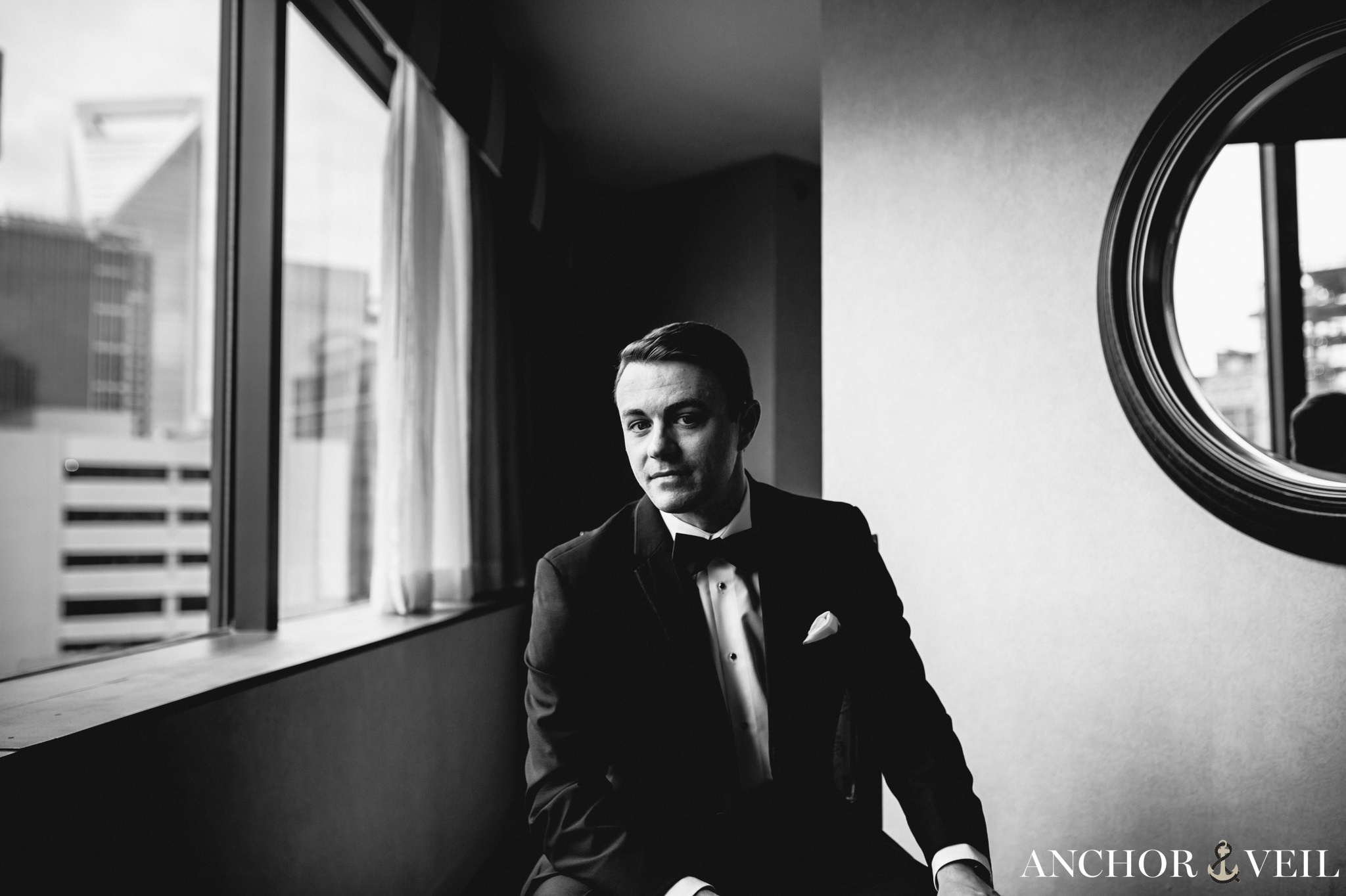 groom portrait in black and white with charlotte skyline 