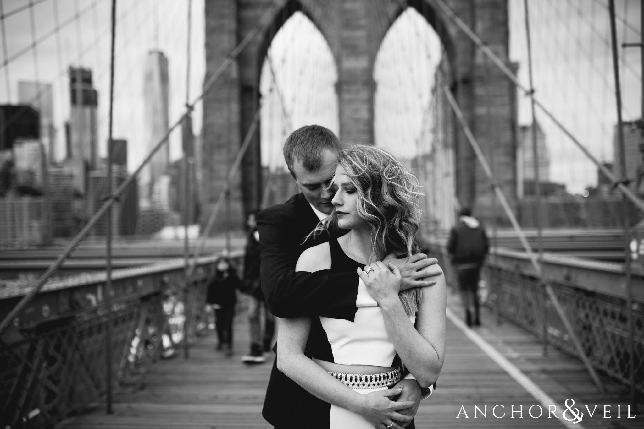 holding her on the Brooklyn bridge during their anniversary session